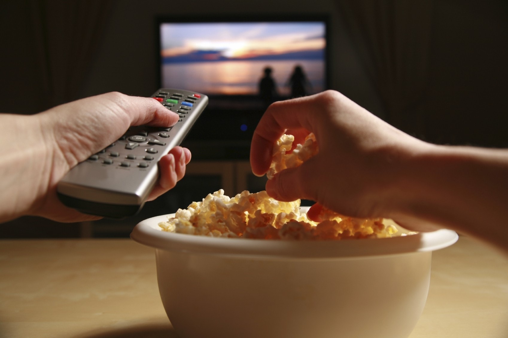 eating-popcorn-while-watching-movie